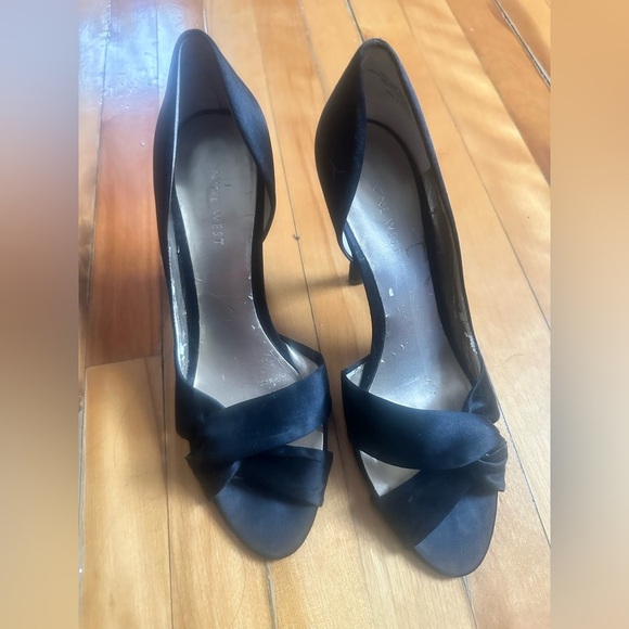 Nine West Shoes - Nine West Peep Toe Heels 9M